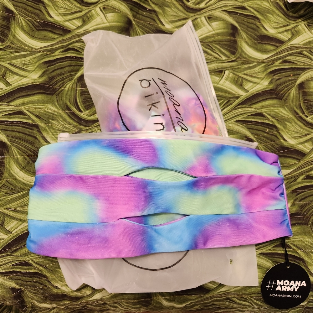 Moana Bikini Glowing Tube Top - Picture 2 of 4